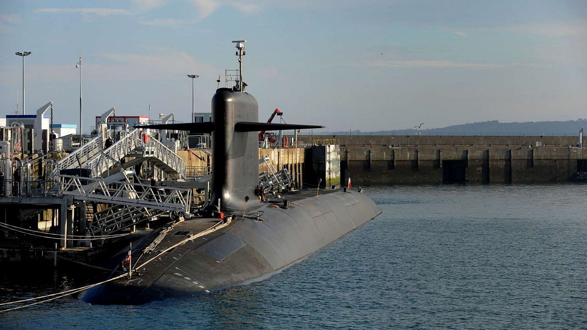 Francia, droni sorvolano base con sottomarini nucleari: interviene l