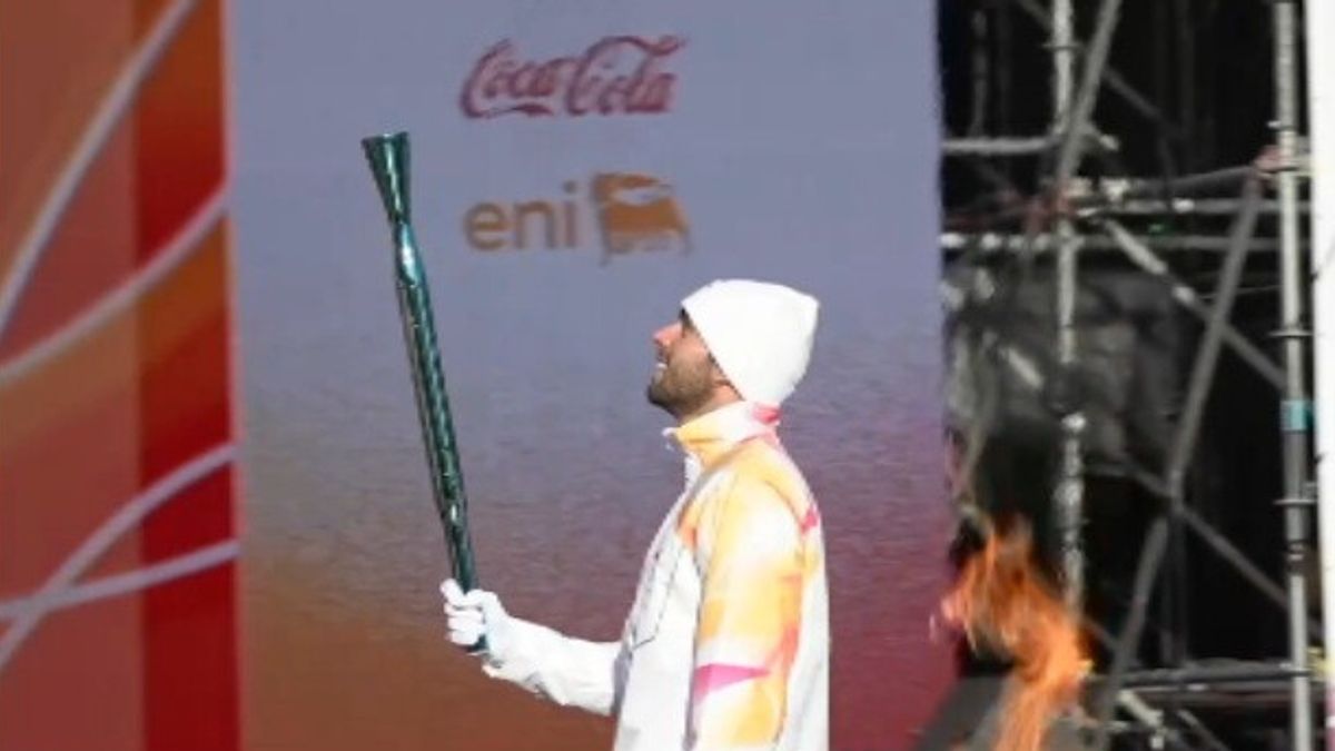 Da Roma a Milano Cortina, partito il viaggio con il primo tedoforo"Gregorio"Paltrinieri