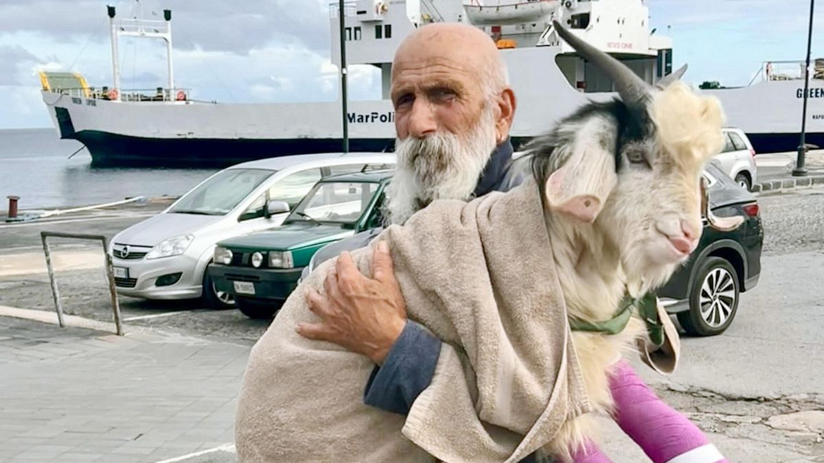 Balıkçı Stromboli, bacakları kırık çocuğu bulup evlat edindi