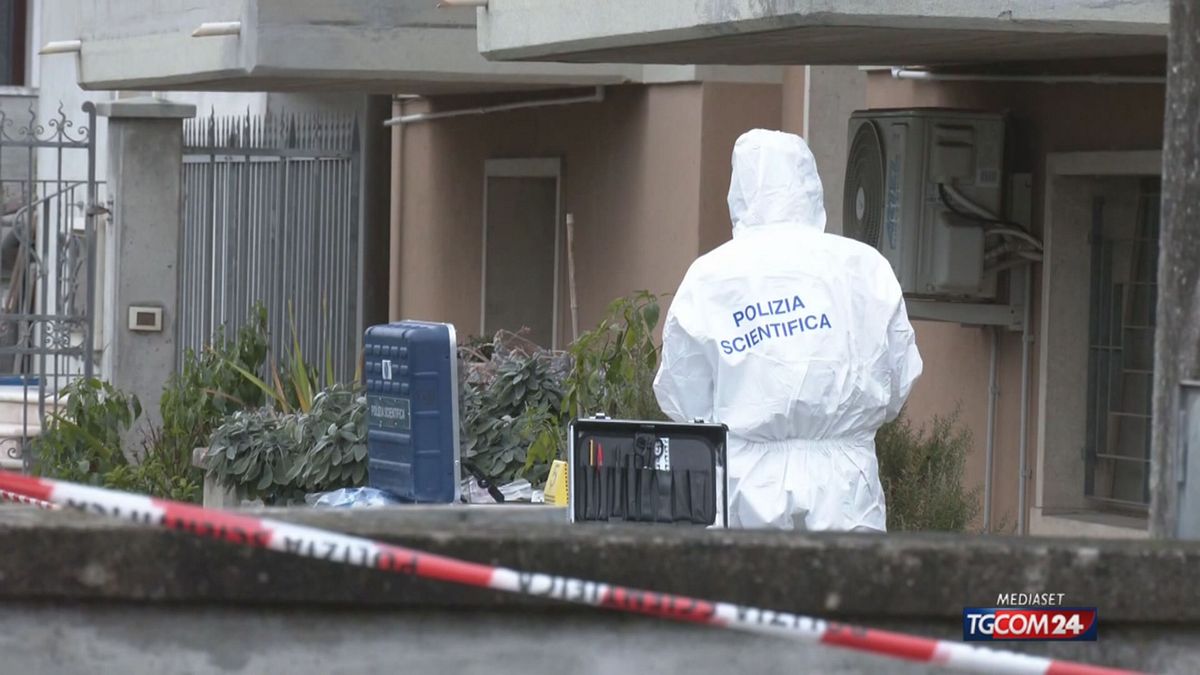 Trovata in una pozza di sangue nel cortile di casa nel Vicentino, donna muore in ospedale