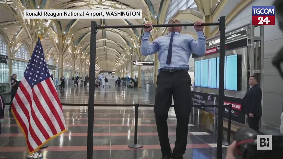 kennedy jr 20 trazioni in camicia e cravatta a 71 anni