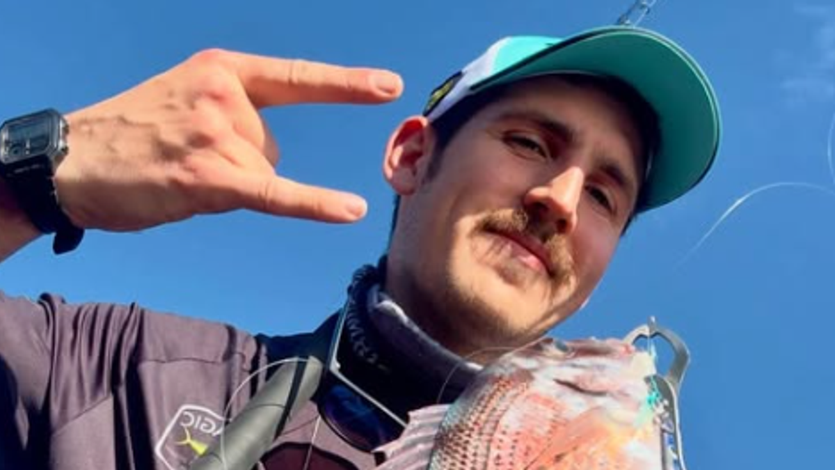 travolto da un onda anomala a lanzarote morto turista 27enne di padova