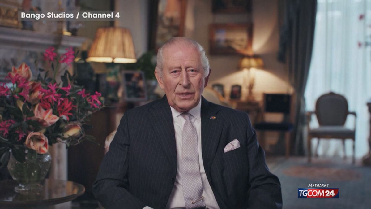 Re Carlo racconta il suo cancro in tv: il messaggio integrale
