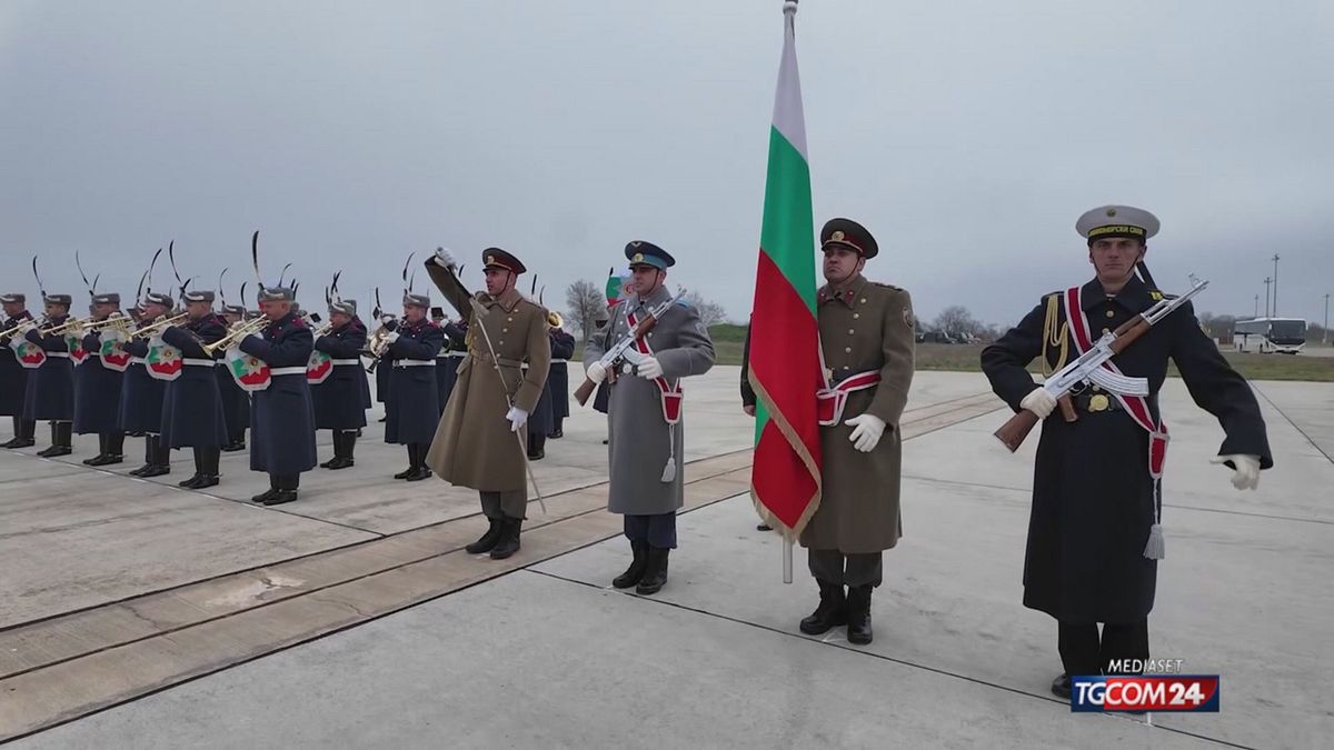 Bakan Crosetto Bulgaristan'daki İtalyan birliklerini ziyaret etti