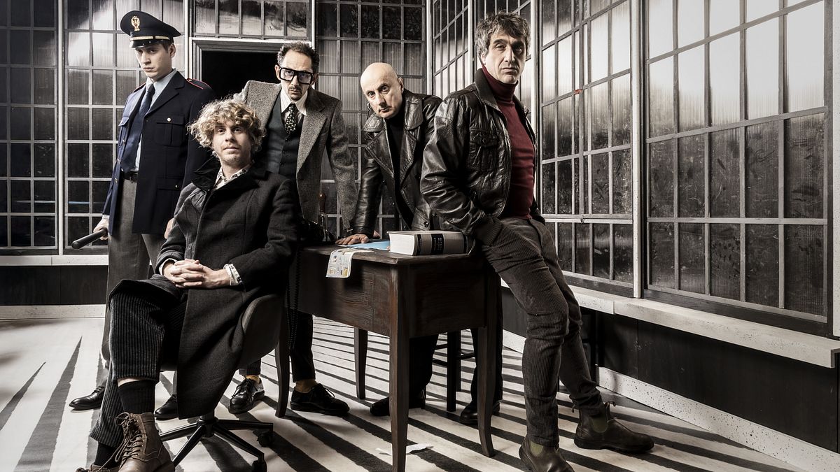 Lodo Guenzi, Dario Fo'nun “Bir Anarşistin Kaza Sonucu Ölümü” adlı eseriyle trajedi ile grotesk arasında