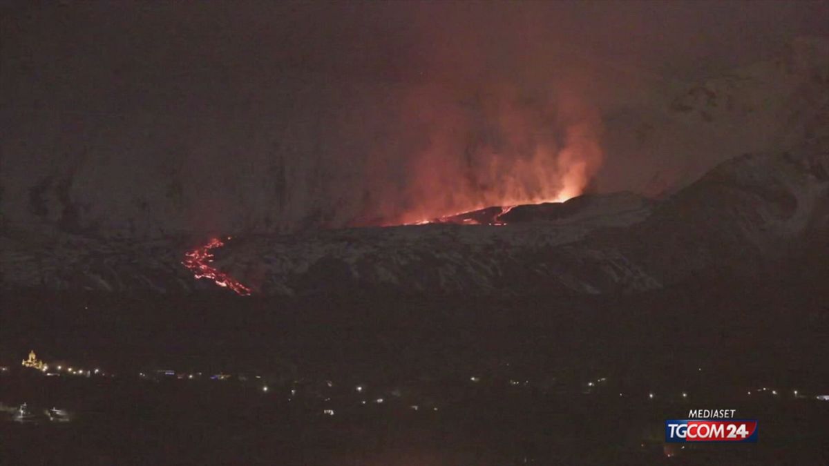 Etna, colata nella Valle del Bove
