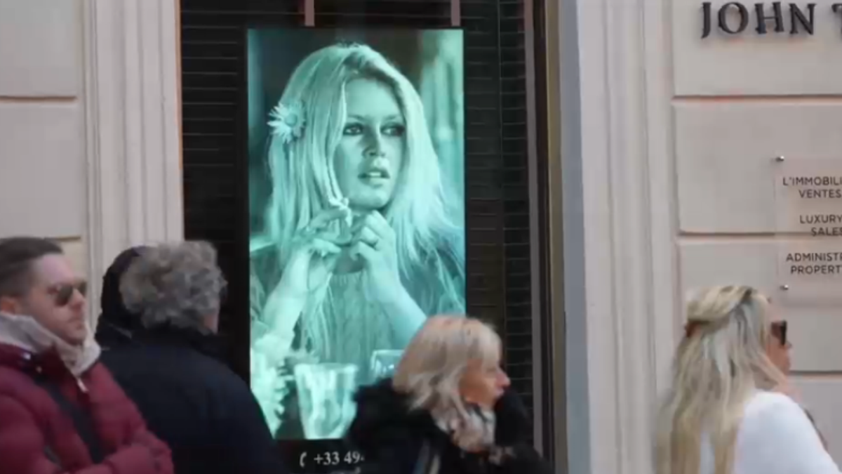 Saint-Tropez'de Brigitte Bardot'ya son veda, cenaze töreninde kalabalık