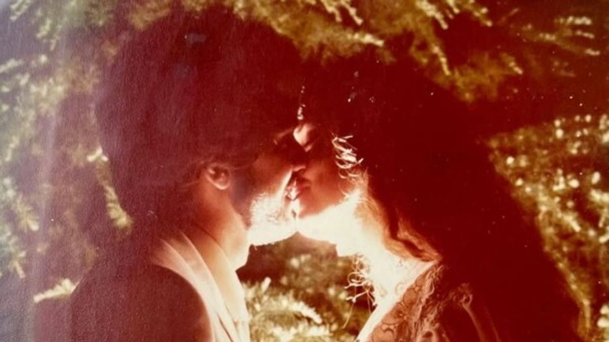 Belen Rodriguez ve ailesi evliliklerinin 42. yılını kutluyor