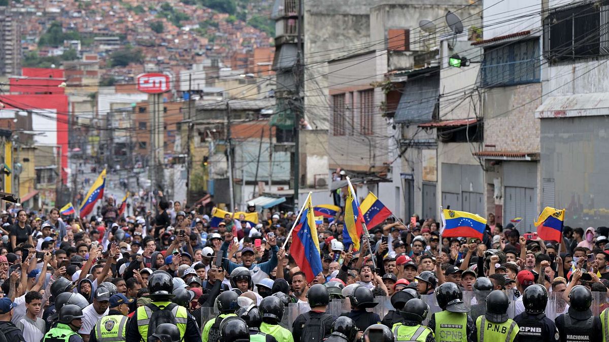 Venezuela'da 11 gazeteci ve medya çalışanı cezaevinden çıktı