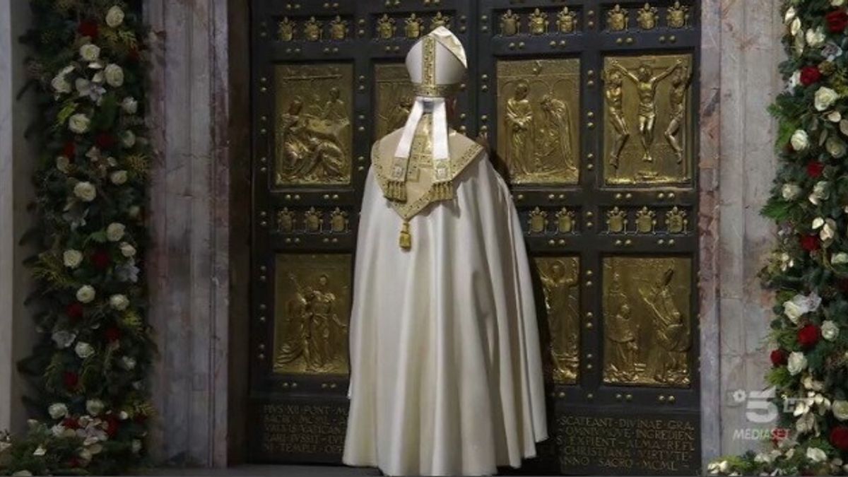 Vaticano, murata anche la Porta Santa di San Pietro
