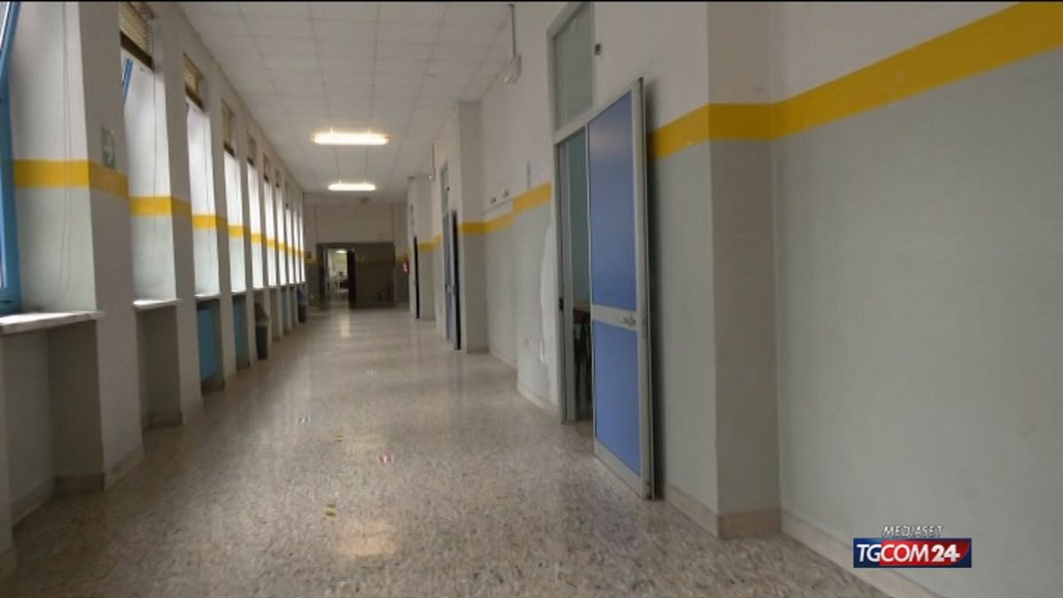 Genova, 13enne a scuola con un coltello di 22 cm: segnalato