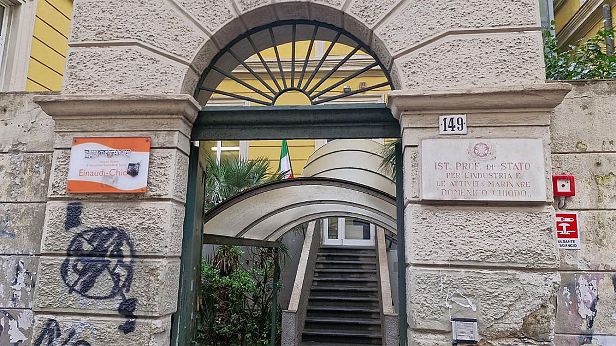 La Spezia, metal detector davanti alla scuola dello studente ucciso