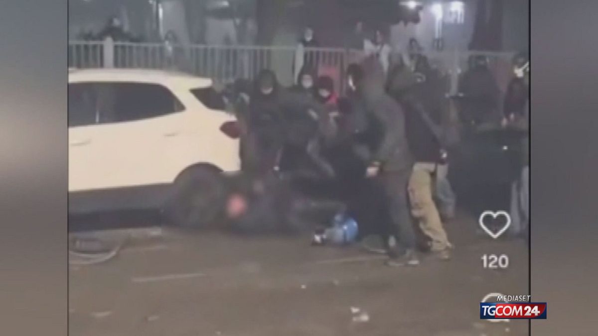 Agenti aggrediti a Torino, "non è tentato omicidio"