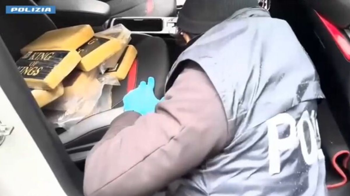 Catania, sorpreso in auto con 44 kg di cocaina: arrestato un 31enne