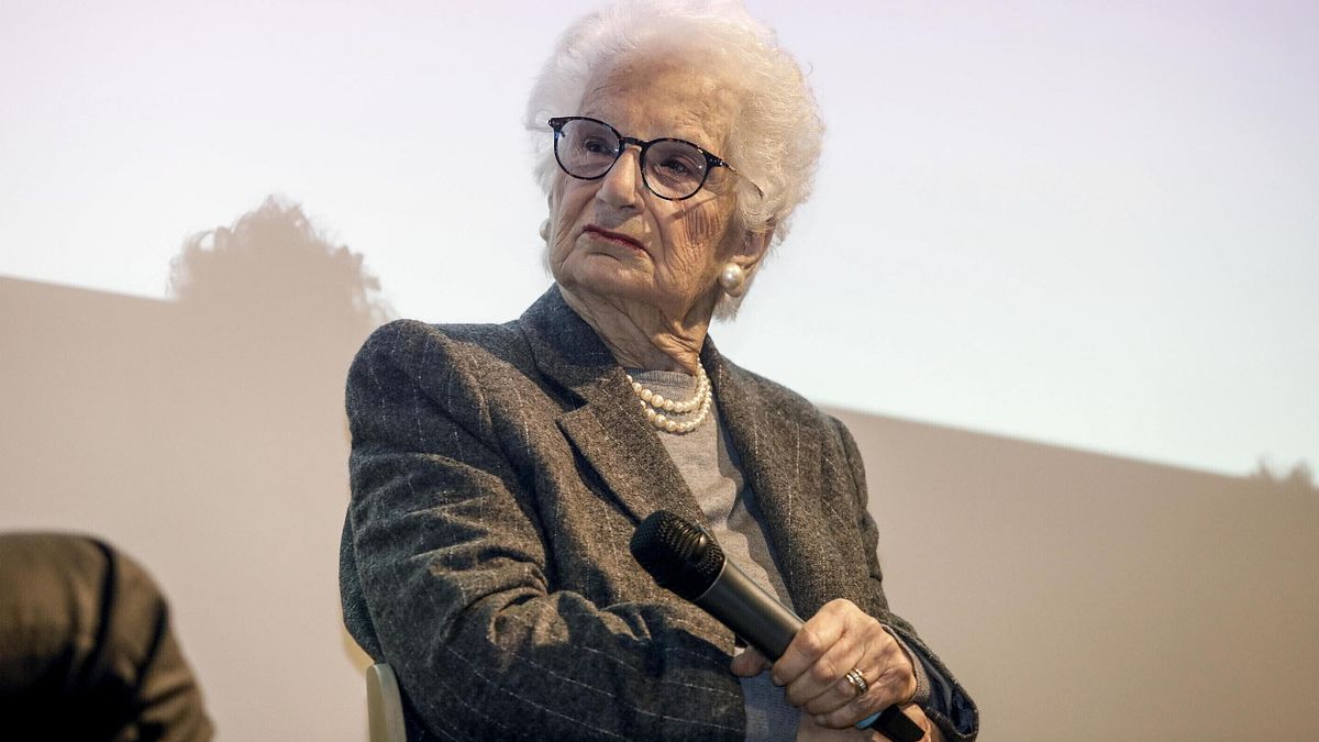 Liliana Segre, gli hater si scusano e risarciscono per gli insulti social