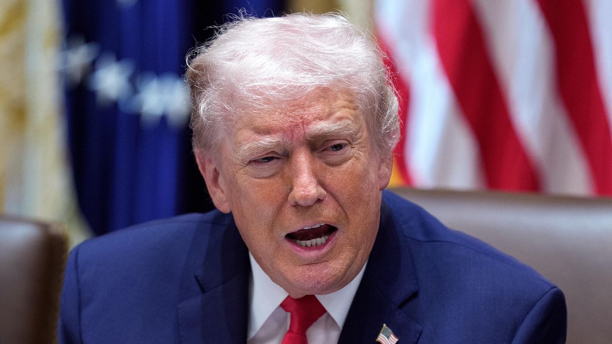 Trump gümrük vergilerini 'hemen geçerli olmak üzere' yüzde 10'dan 15'e çıkardı
