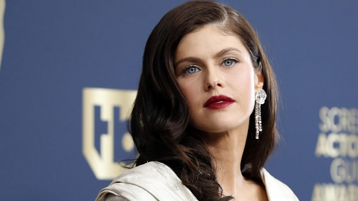 Alexandra Daddario ve kocası Andrew Form veda ediyor