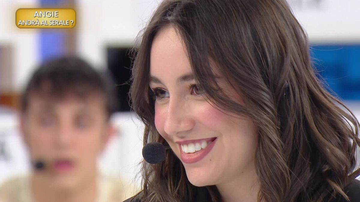 Akşam Angie, Lo ve Peparini arasındaki çatışma