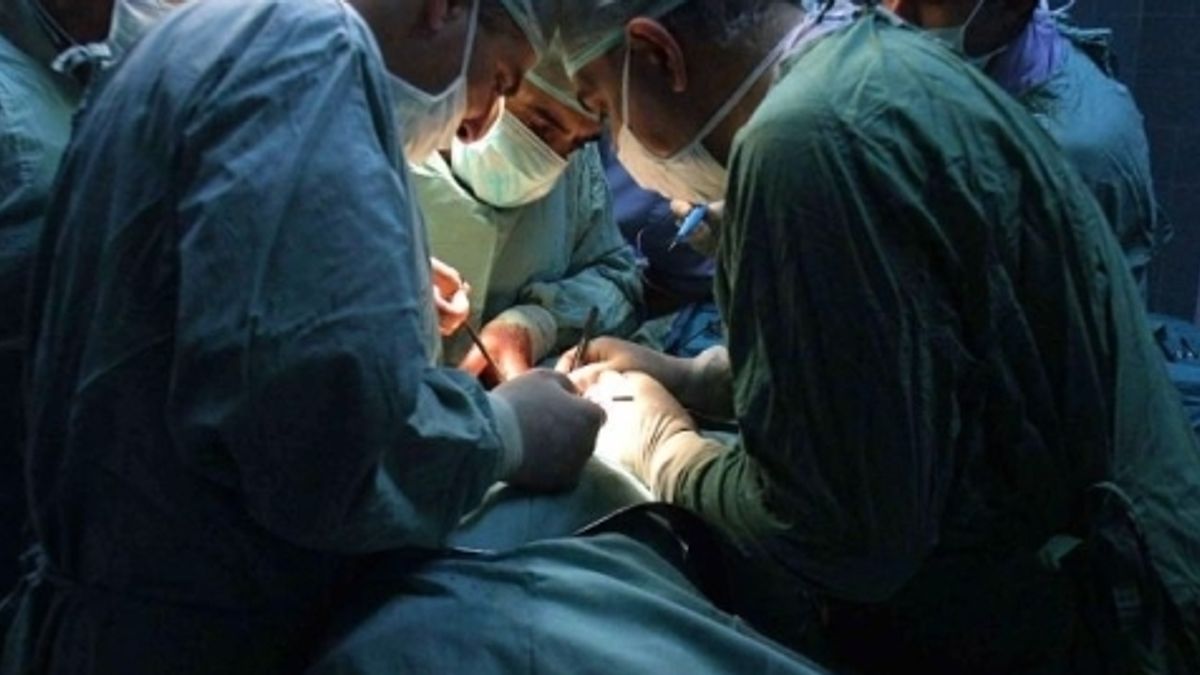 Tumore al seno, mastectomia senza tagli a paziente sveglia: dimessa in 24 ore