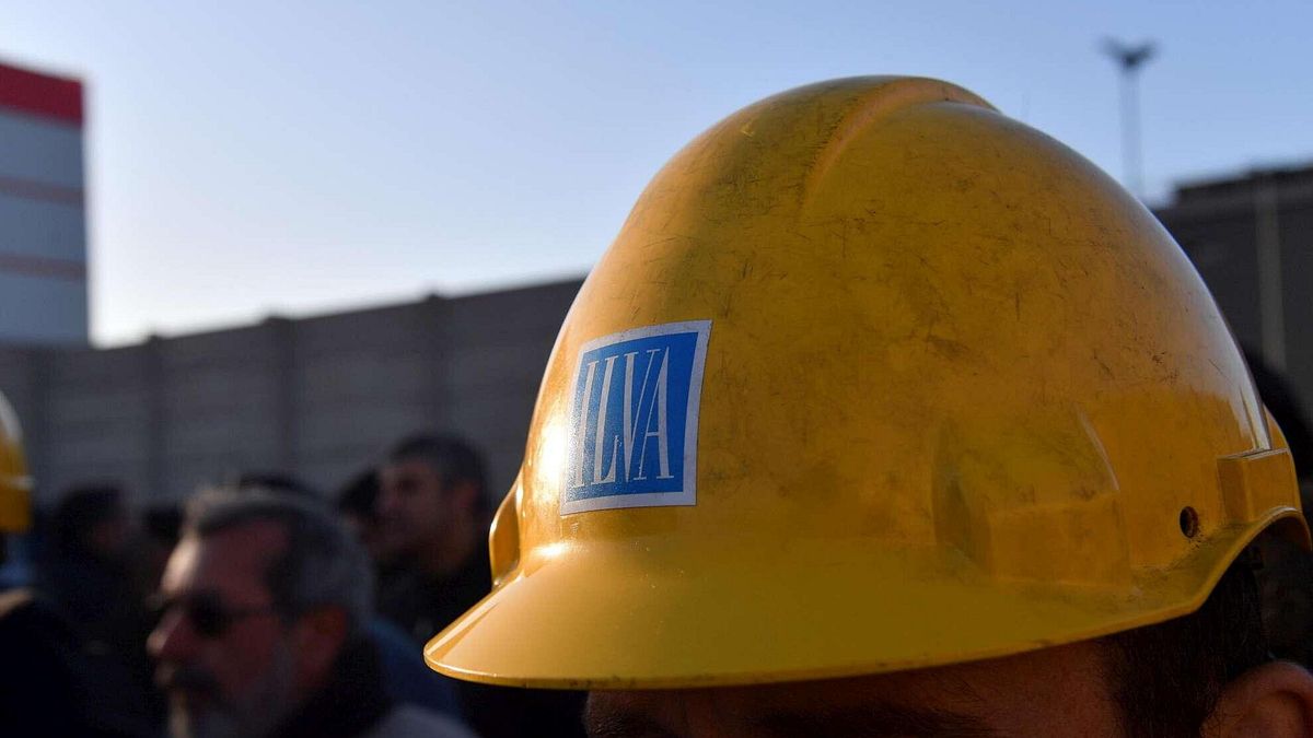 Taranto, operaio ex Ilva precipita nel vuoto e muore
