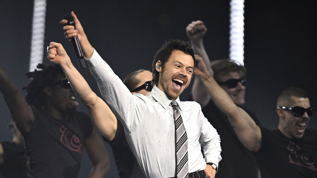 Harry Styles'ın yeni albümü “Kiss all the time. Disco, ara sıra” çıktı