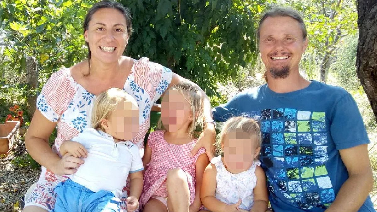 İkizlerden biri ormandaki aile açlık grevinde
