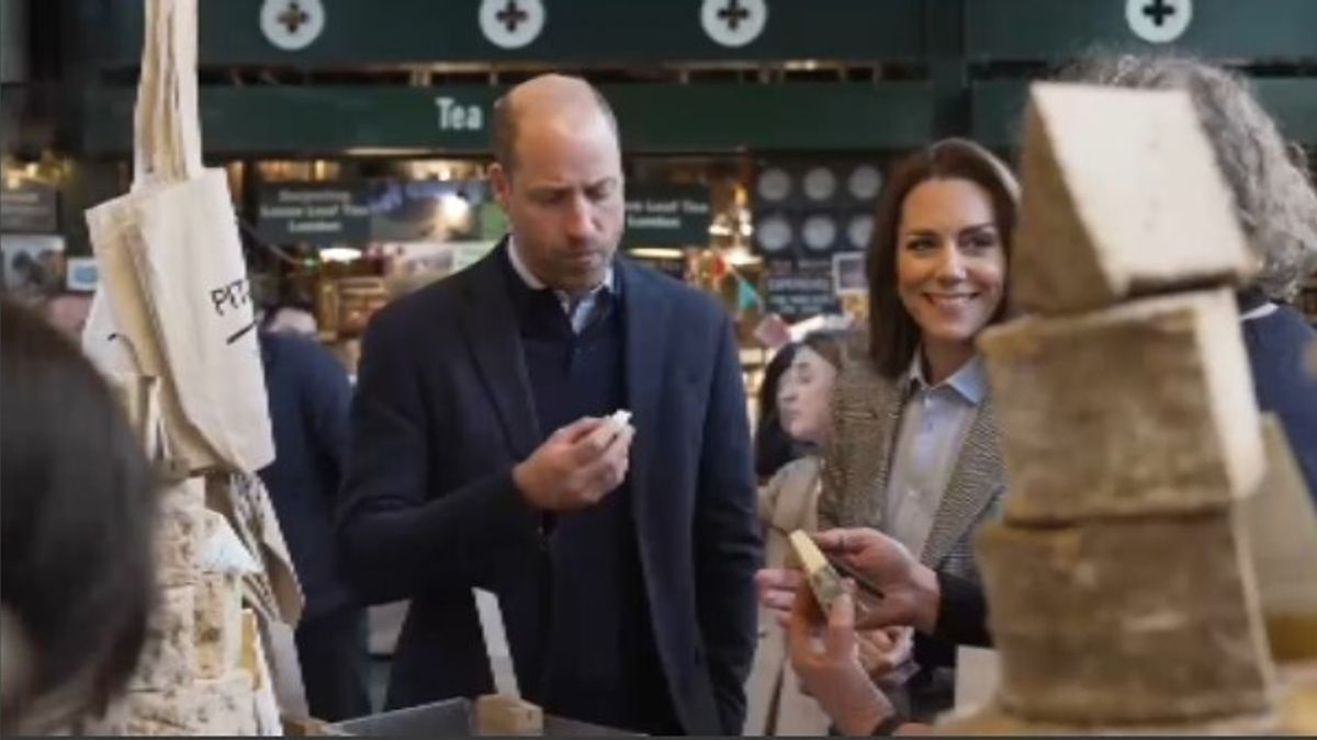 William ve Kate Londra'nın en ünlü pazarında peynir servisi yapmak için sürpriz yaptılar