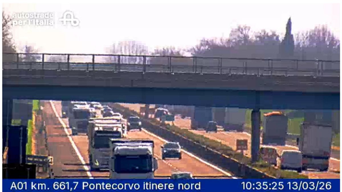 Frosinone, scontro tra auto e furgone in A1: morti tre operai