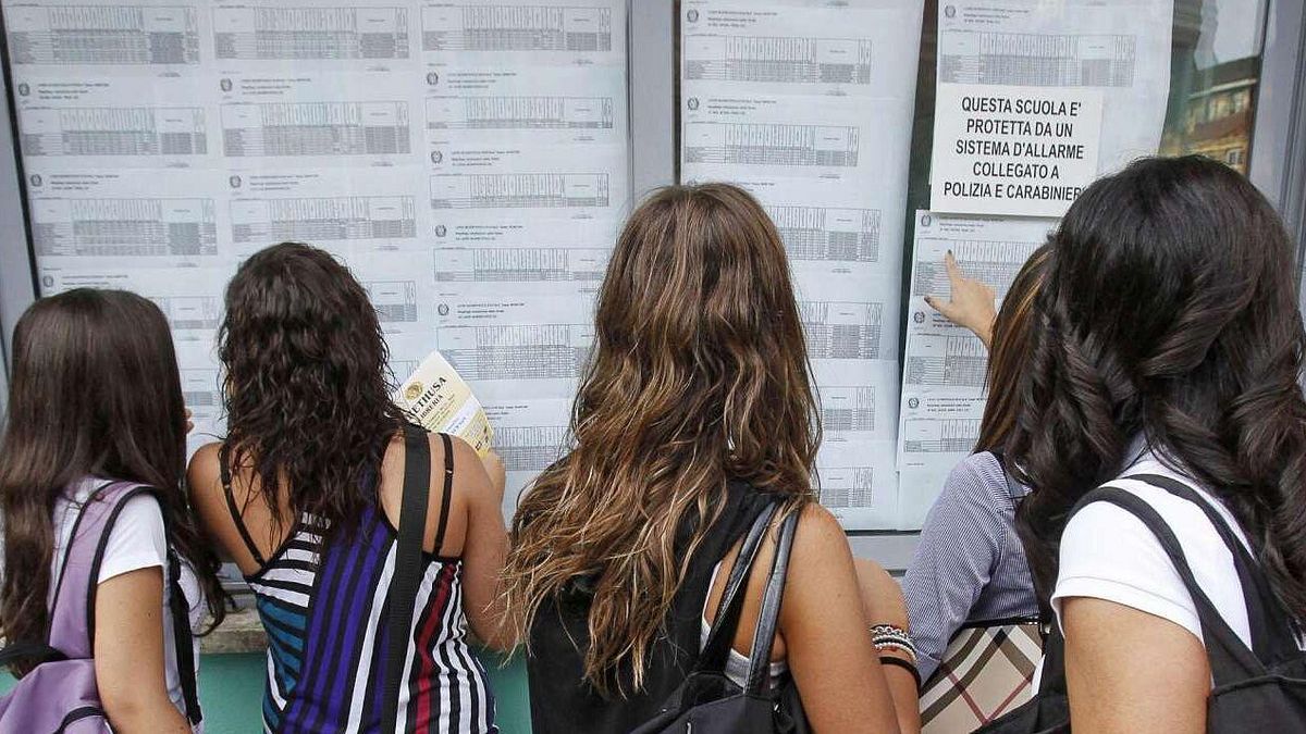 Florence'ın 16 yaşındaki öğrenciyle ilişkisi: Edebiyat profesörü açığa alındı