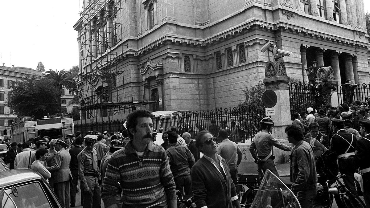 Roma, 5 şüpheli 1982'deki sinagog saldırısıyla ilgili olarak yargılanma riskiyle karşı karşıya