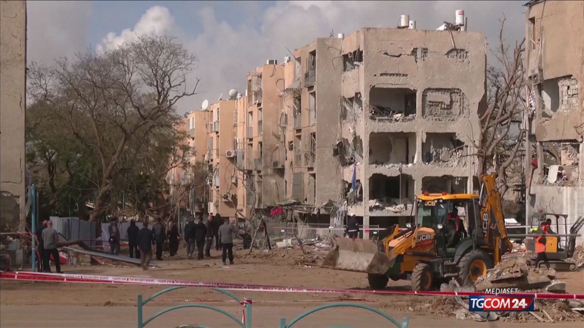 100'den fazla kişi yaralandı ve binalar yıkıldı