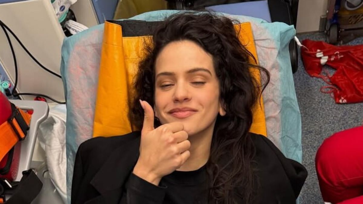 Rosalía, Assago'daki hastalığının ardından sedye üzerinde çekilmiş bir fotoğraf yayınladı