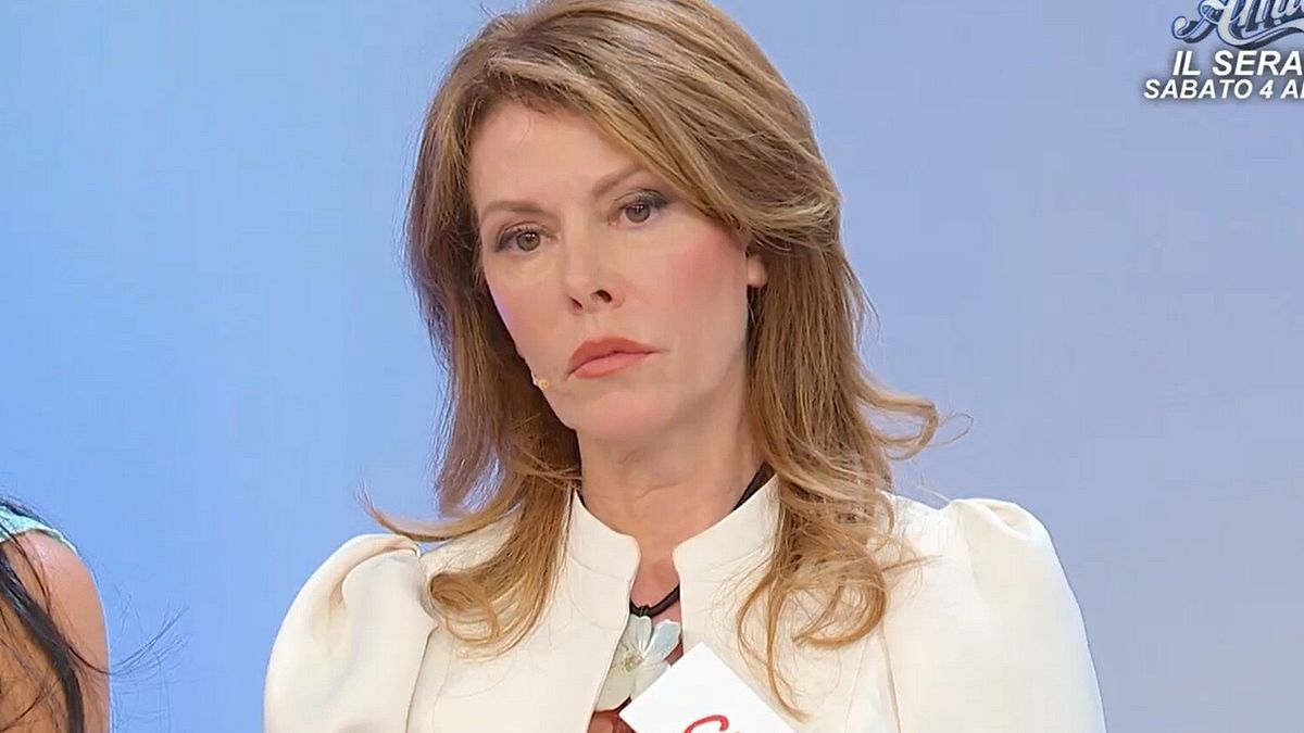 Marco kendisini Cinzia'ya “Erkekler ve Kadınlar” olarak tanıtıyor ama Cinzia onu donduruyor
