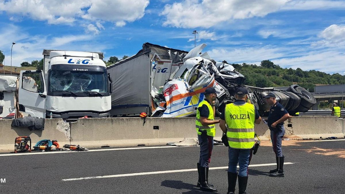 A1'de kamyon ambulansa çarptı, üç mağdur: Şoför 5 yıllığına razı oldu