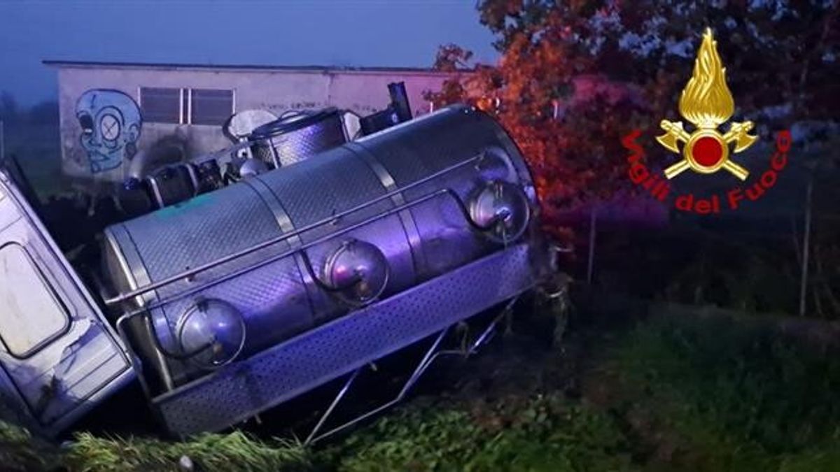 Modena'da kamyonla otomobil çarpıştı: 3 ölü