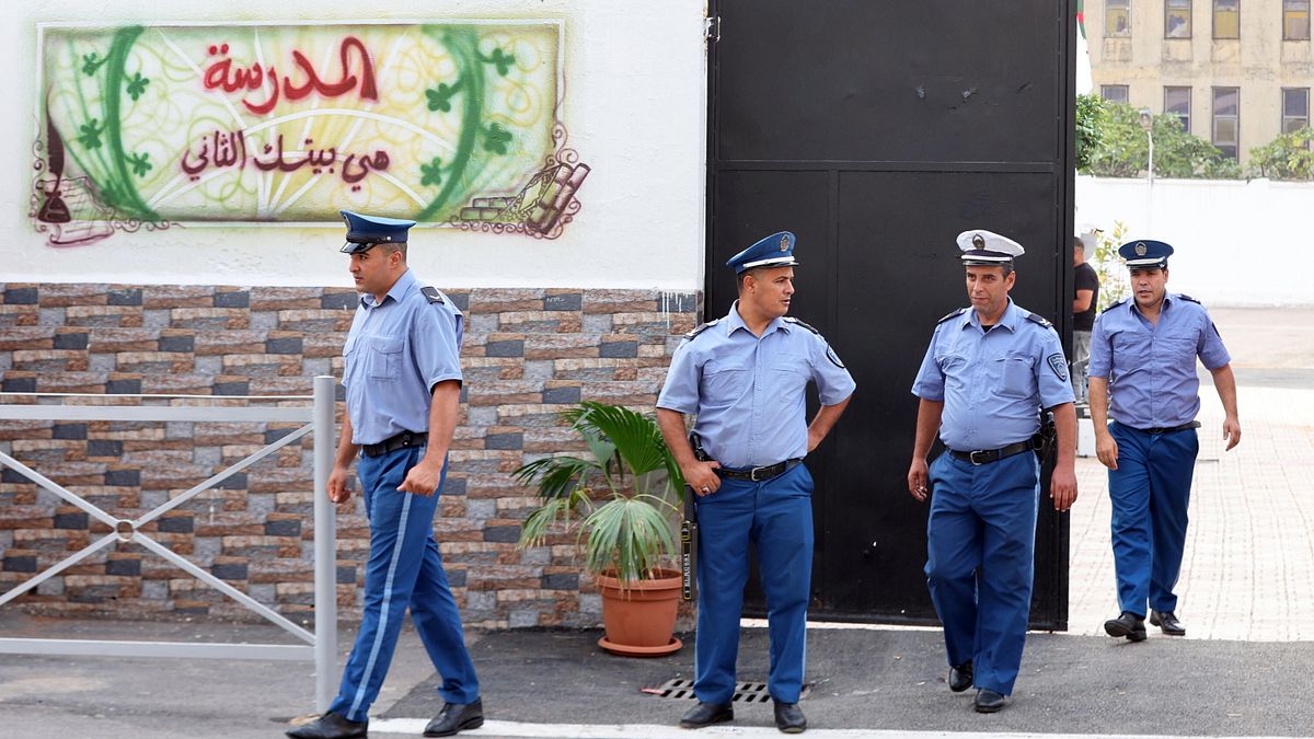 Cezayir'de polis karakoluna intihar bombacısı: İki terörist öldü