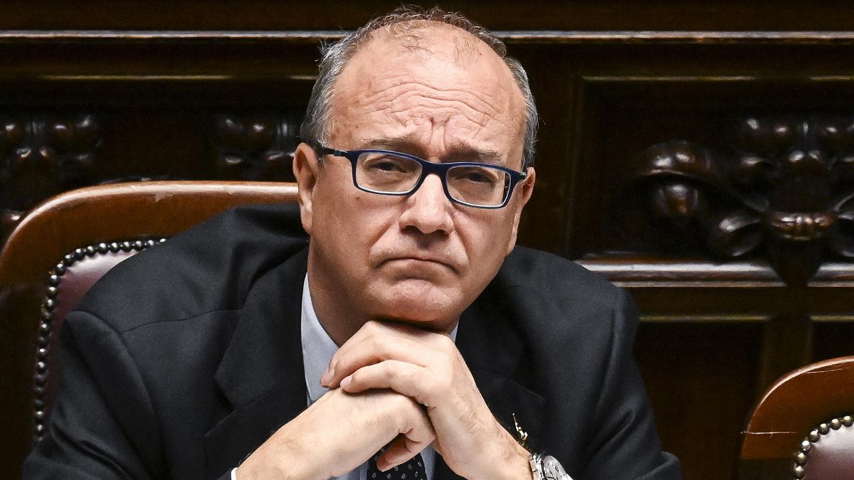 Valditara, bıçaklanan öğretmeni savunan öğrenciyi ödüllendirdi