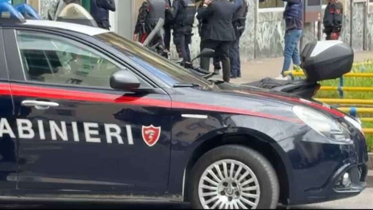 Napoli'de bugün rehinelerle banka soygunu: suçlular kaçak