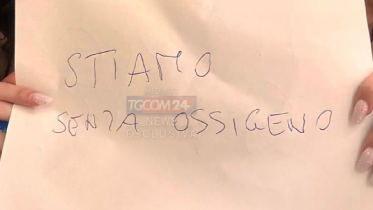 Napoli'de banka soygunu, biletlerde haydutların elindeki rehinelerden çaresiz yardım talepleri