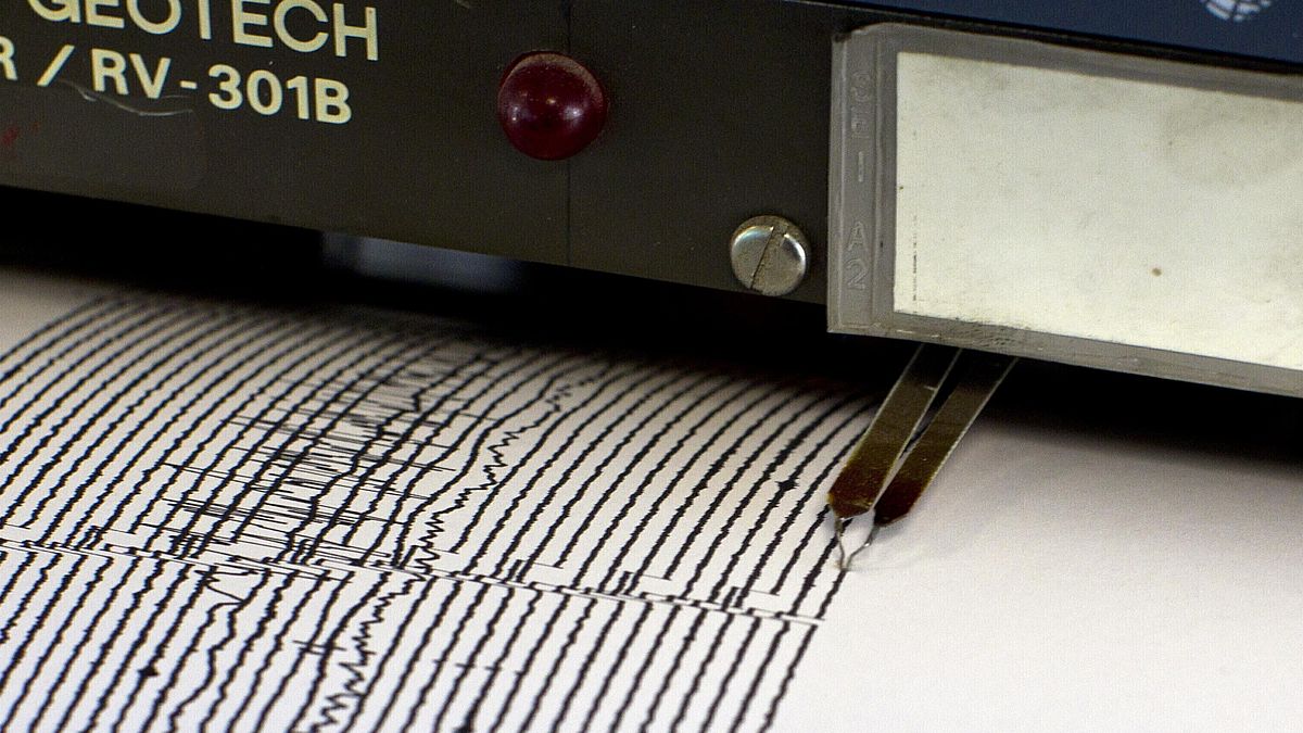 5,8 büyüklüğünde şiddetli deprem