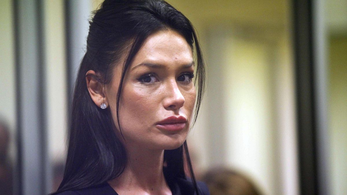 Nicole Minetti sayesinde Quirinale kontrol ediliyor ve Interpol devreye giriyor
