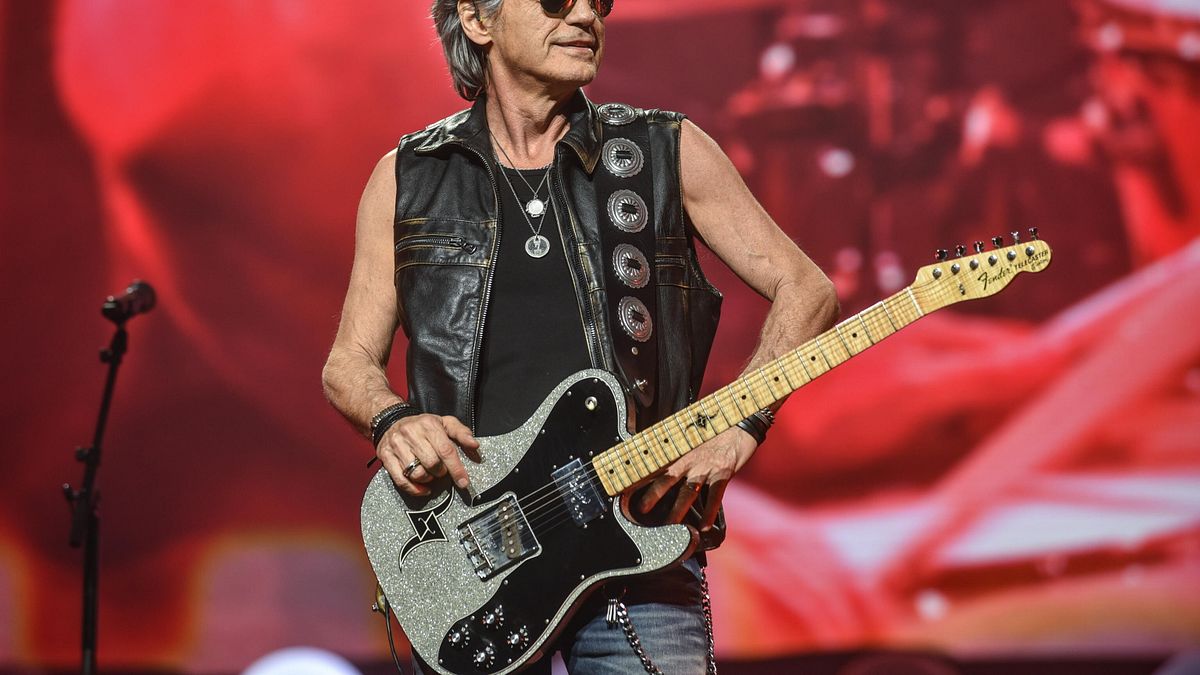 Ligabue Unipol Kubbesinin açılışını yapıyor