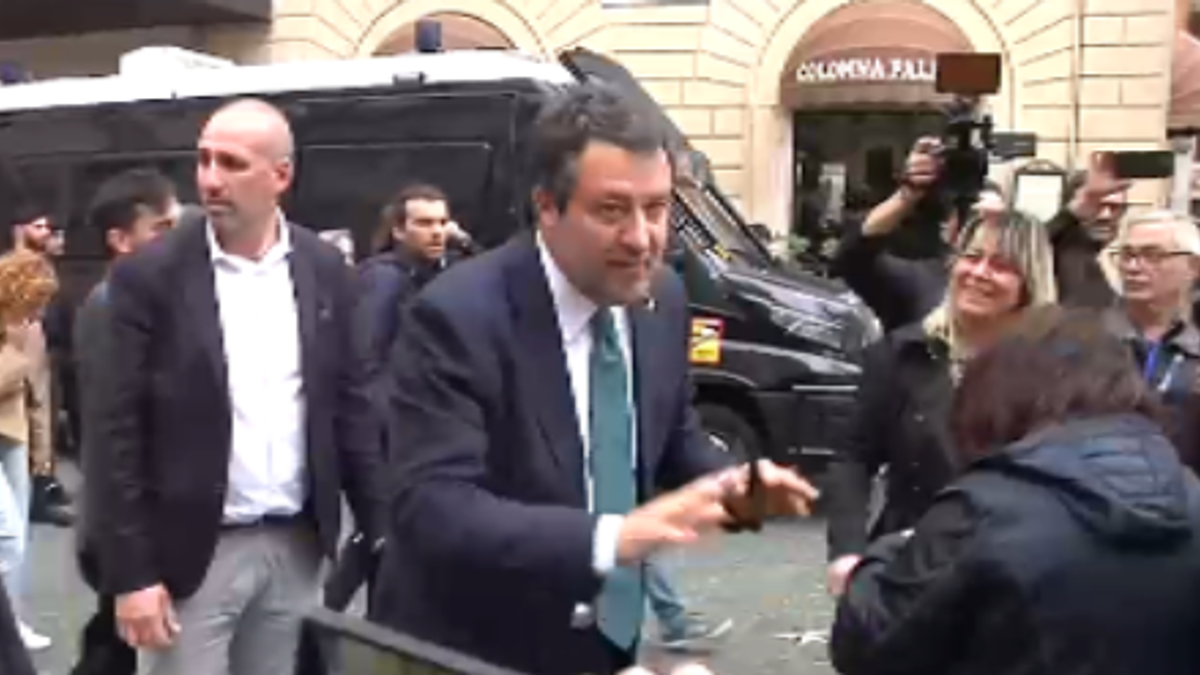 Modena, Salvini invoca la linea dura: "Revocare della cittadinanza agli stranieri che commettono gravi reati"