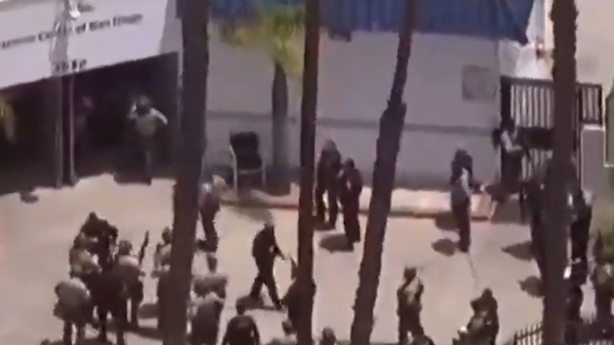 San Diego'da İslami bir merkezde silahlı saldırı. Polis vatandaşlara: “Evde kalın”