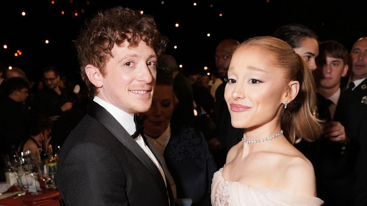 Ariana Grande, Ethan Slater'la aşk hikayesinin sonu