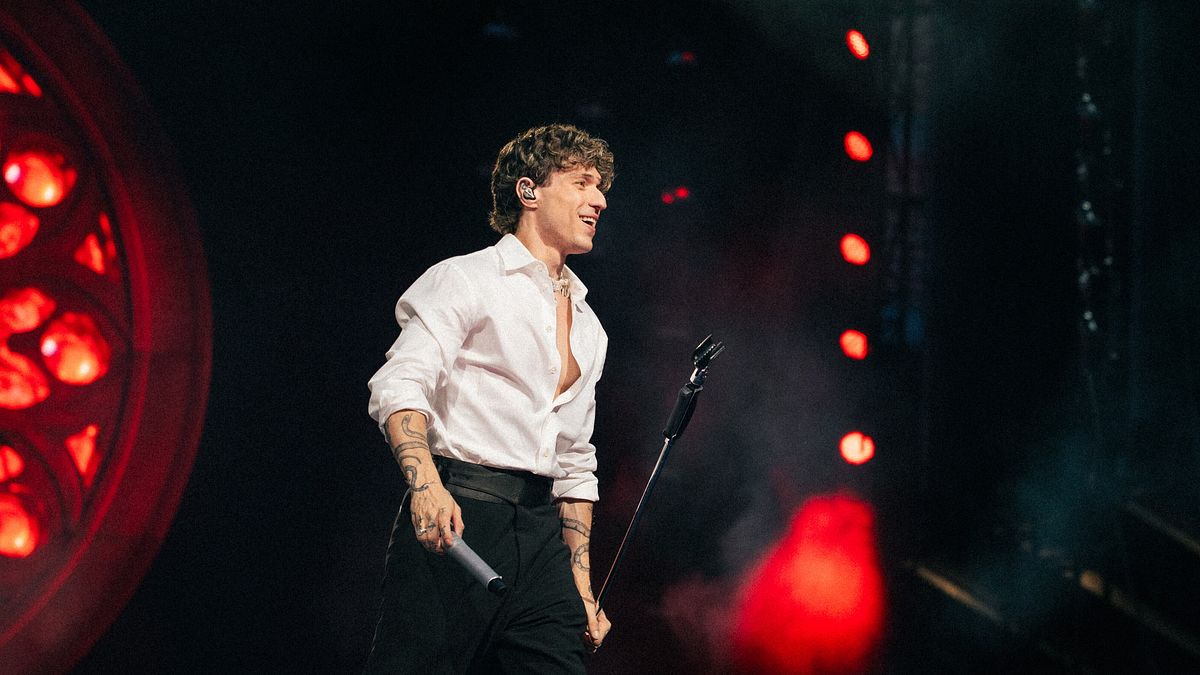 Irama, ilk San Siro'su hayranlarıyla bir parti