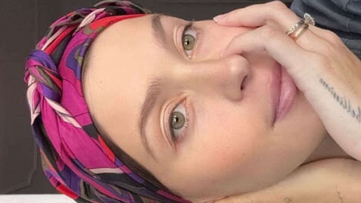 Natalia Paragoni ikinci kemoterapiden sonra kendine bir eşarp verdi