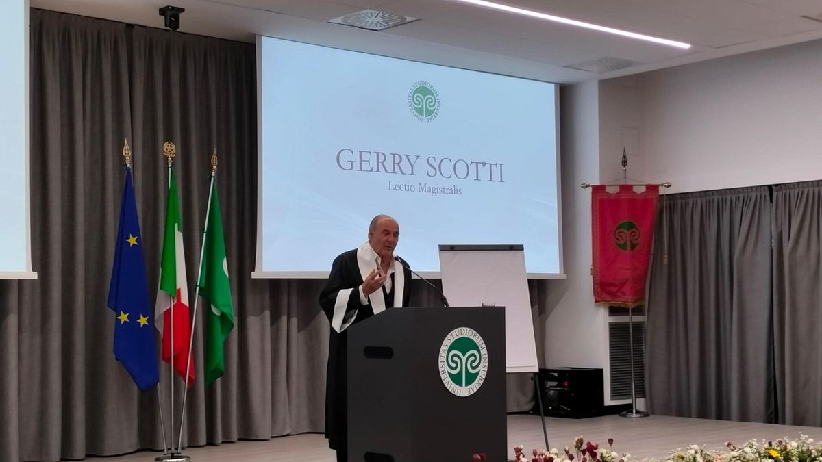 Fahri derece, Gerry Scotti doktor oluyor