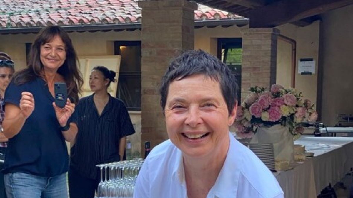 Isabella Rossellini, koyun şeklinde doğum günü pastası