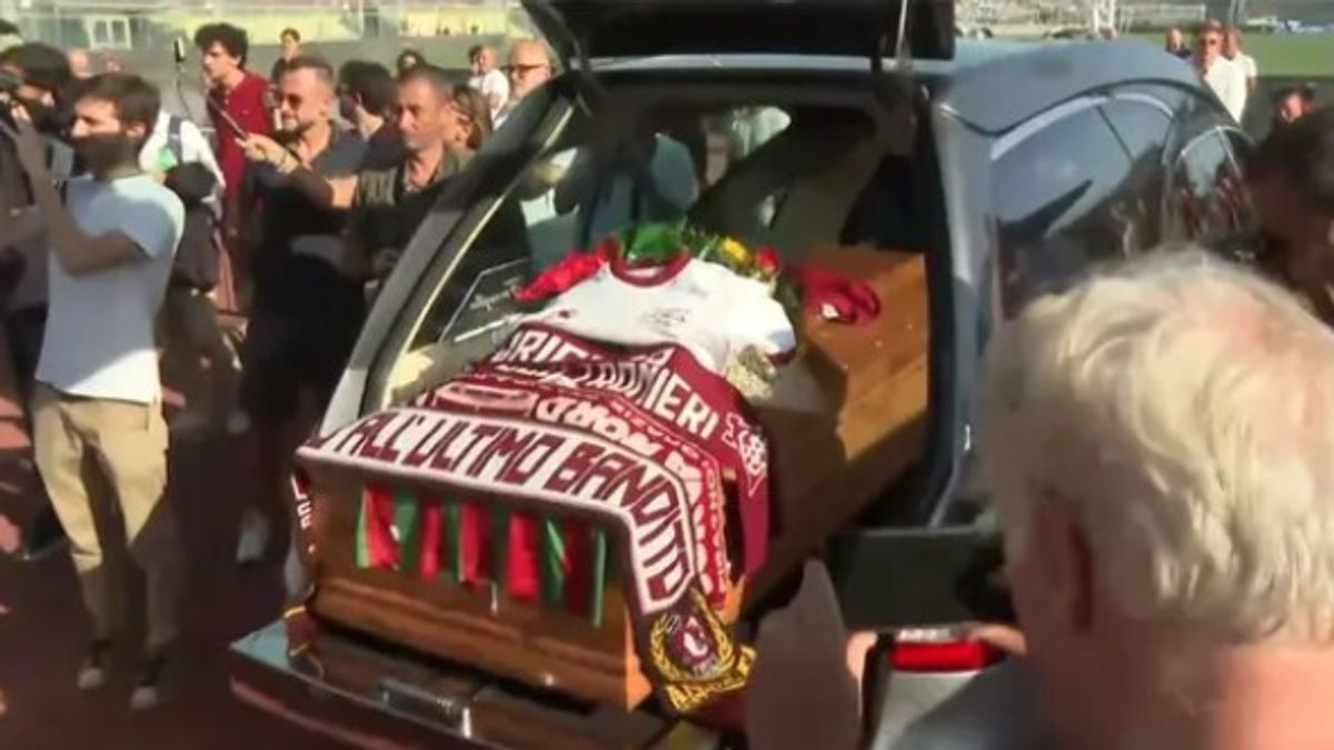 Protti: a Livorno stadio Picchi gremito per ultimo saluto allo "Zar"